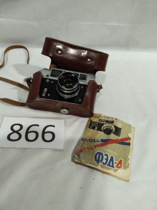 lot 866 vintage FED 4 Camera & lens in leather case - Image 3