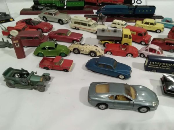 lot 868 vintage diecast model cars inc Corgi - Image 9