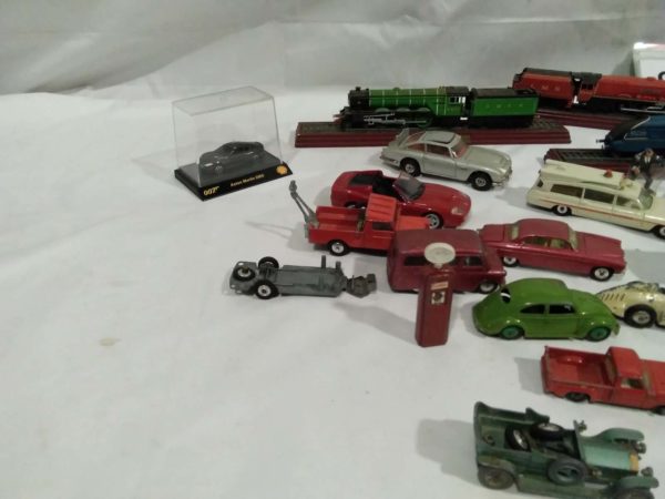 lot 868 vintage diecast model cars inc Corgi - Image 7