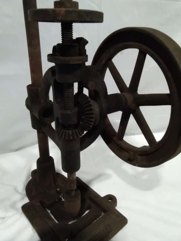 lot 870 vintage Union hand cranked Pillar Drill - Image 4