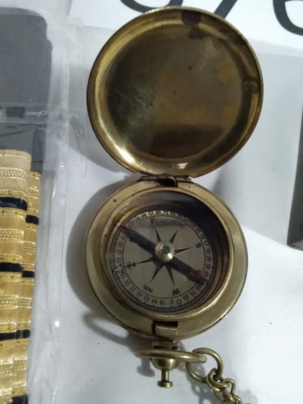 lot 876 Captains Epaulets & cased compass - Image 4