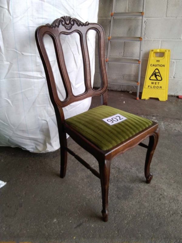 lot 902 antique upholstered chair - Image 3