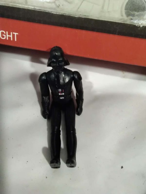 lot 904 Star Wars items inc face mask ,  1977 Darth Vader figure - Image 5