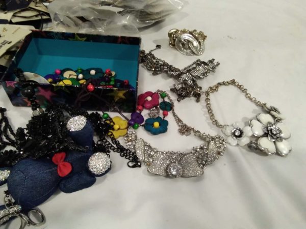 lot 920 quantity of Moon stone carded jewellery & costume jewellery - Image 7