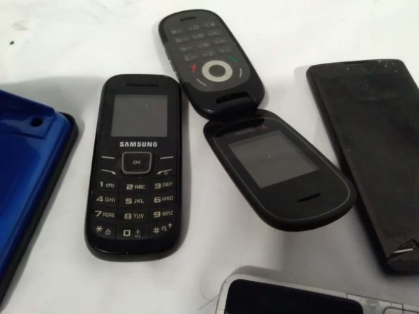 lot 921 mobile phones - Image 5