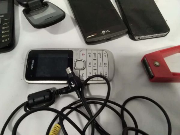 lot 921 mobile phones - Image 3