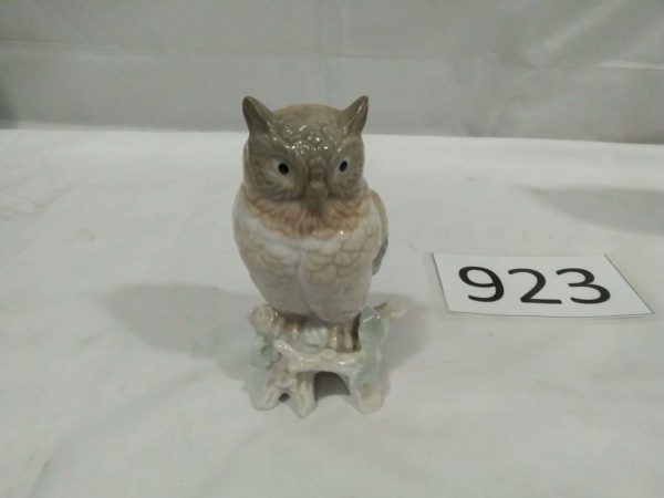 lot 923 large porcelain figure of an eagle owl plus a smaller owl figure - Image 5