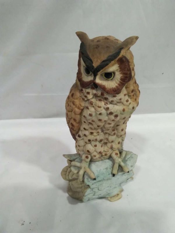 lot 923 large porcelain figure of an eagle owl plus a smaller owl figure - Image 4