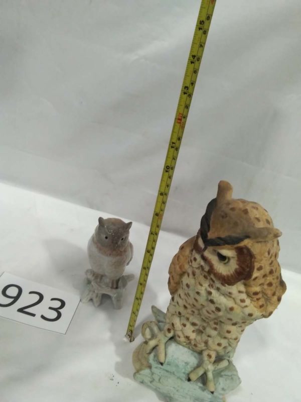 lot 923 large porcelain figure of an eagle owl plus a smaller owl figure - Image 7