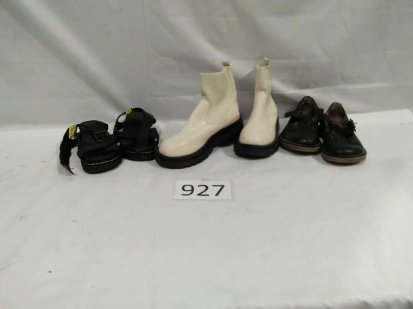 lot 9273 pair of shoes & boots