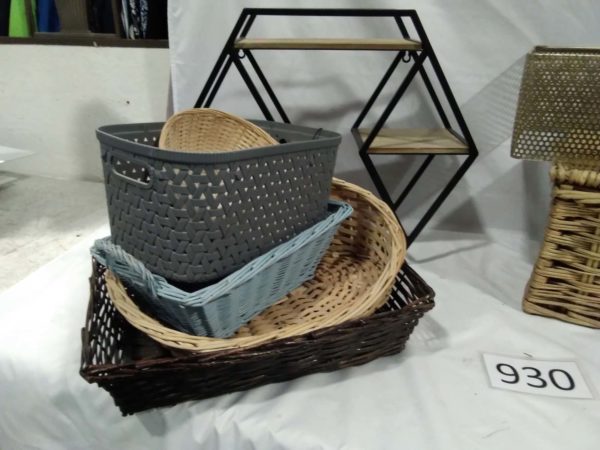 lot 930 picnic basket, baskets & modern shelves - Image 2