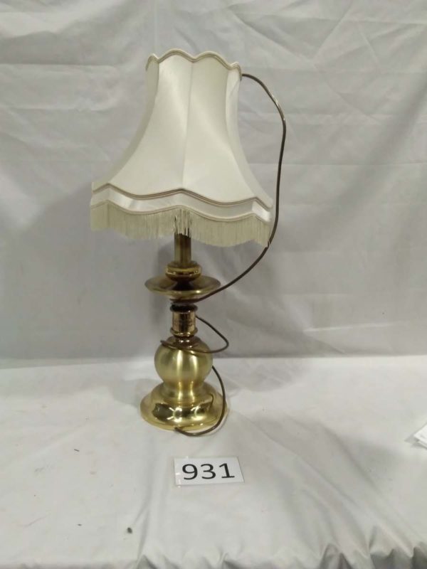 lot 931 table lamp