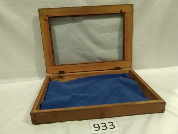 lot 933 table top display cabinet approx size 24″ x 17″ x 3″ - Image 4