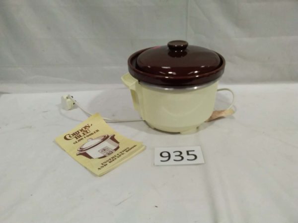 lot 935  Cordon Bleu slow cooker