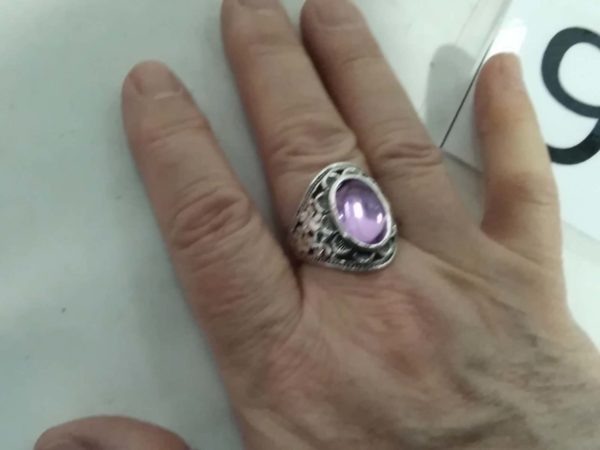 lot 947 1x patterned stainless steel band & Dress ring with Purple stone - Image 6