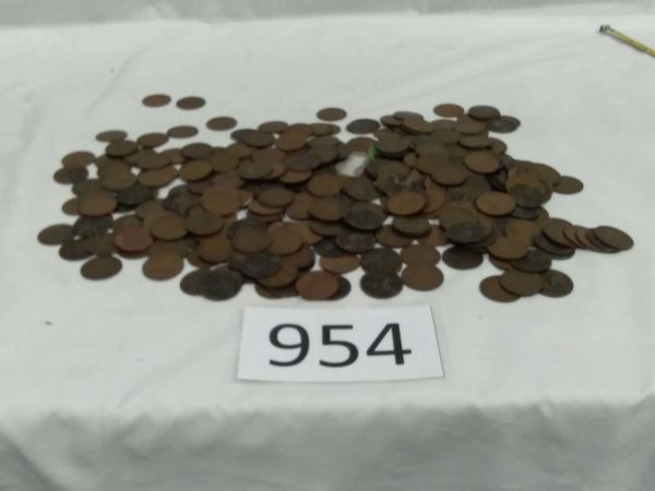 lot 954 quantity of old pennies