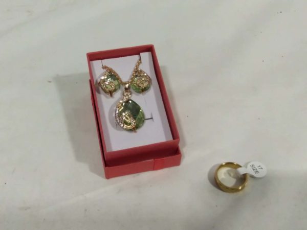 lot 955 gold tone & green pendant & earrings and a ring