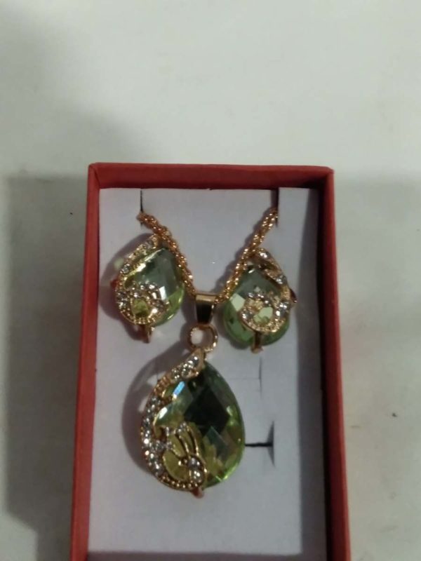 lot 955 gold tone & green pendant & earrings and a ring - Image 2