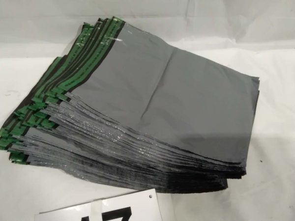 lot 017 approx 100 self seal postal bags size: 300 x 400 - Image 2