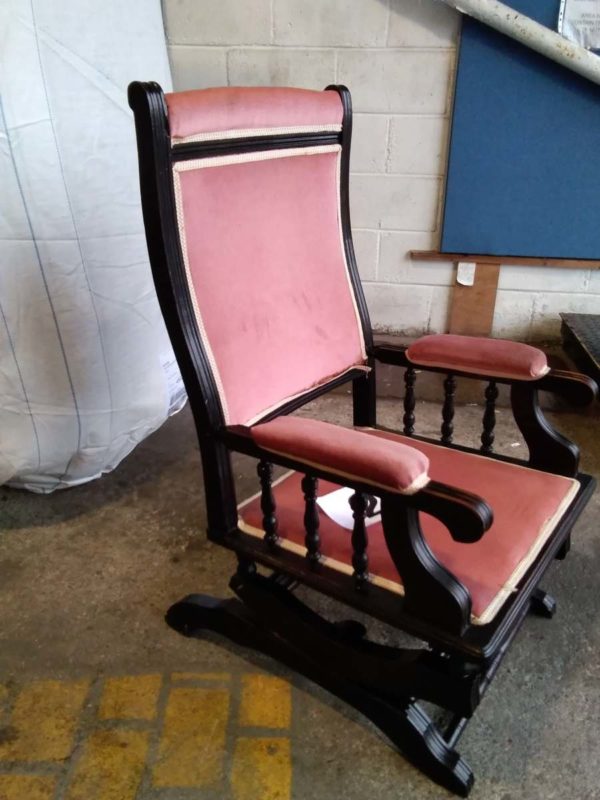 lot 026 Rocking chair