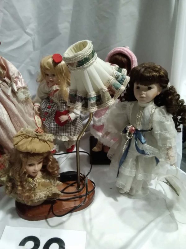 lot 032 vintage dolls & doll lamp - Image 6