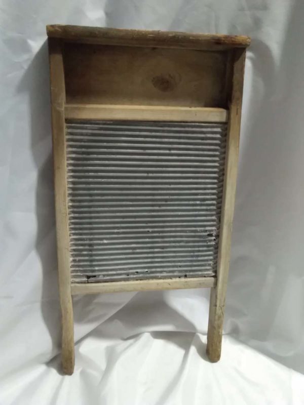 lot 034 vintage washboard & a picnic basket - Image 4