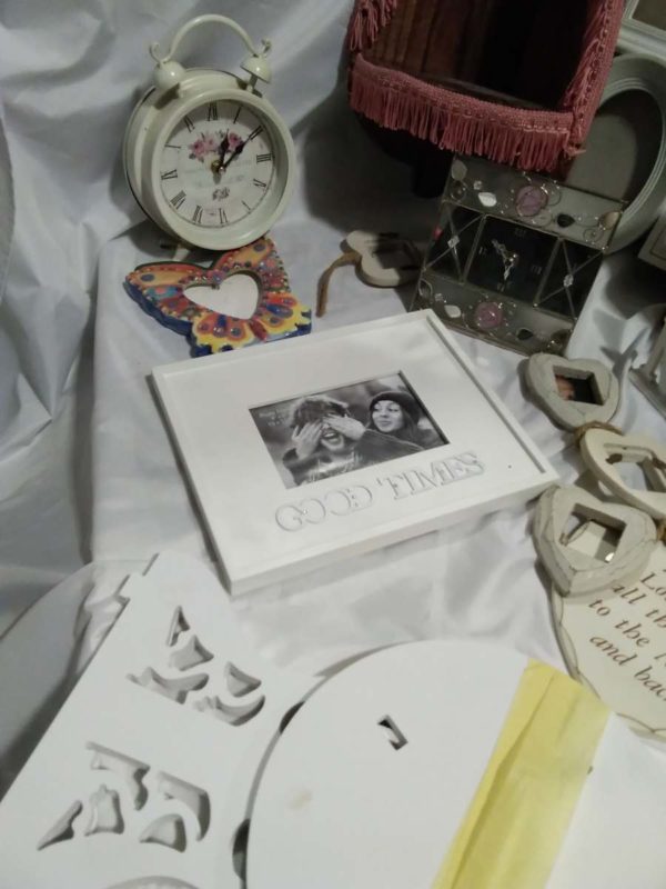 lot 037 kitch corner shelf, photo frames, clocks - Image 2