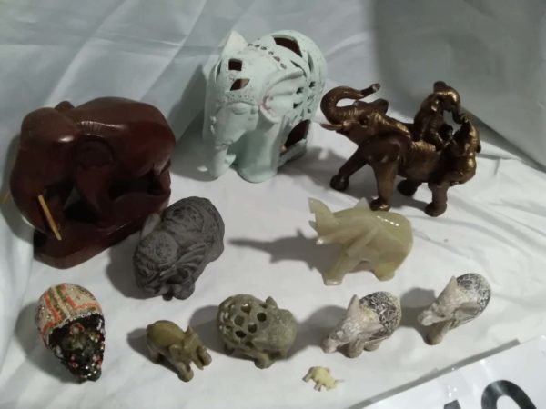 lot 040 Elephant ornaments - Image 3