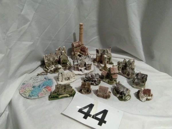 lot 044 ornamental house inc Lilliput lane