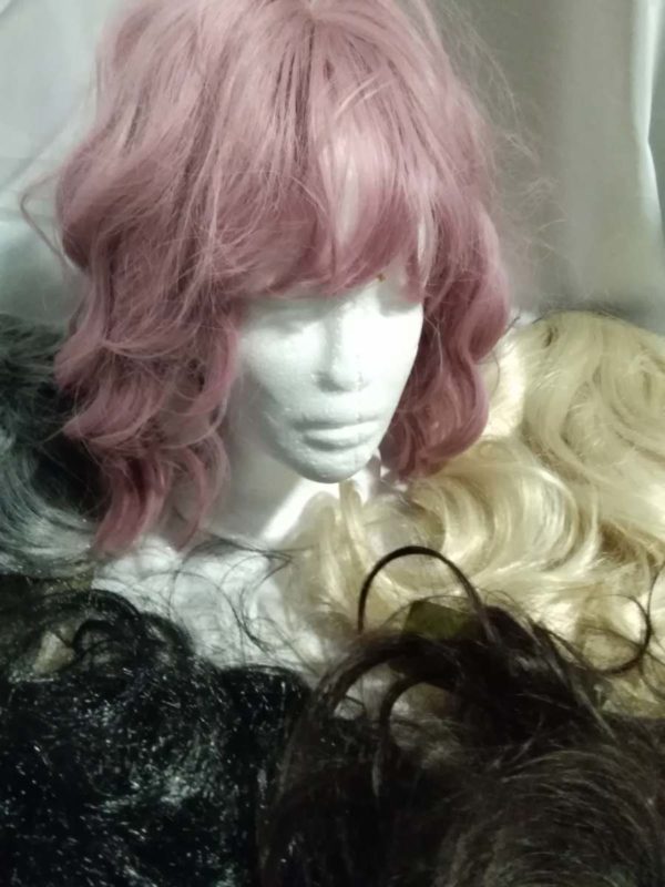 lot 045 assorted wigs - Image 3