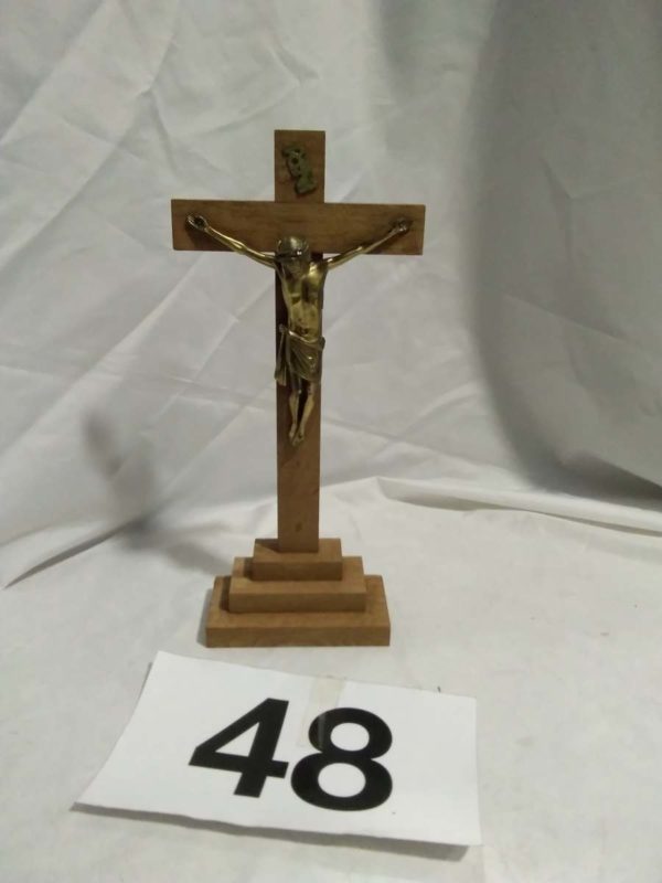 lot 048 crucifix