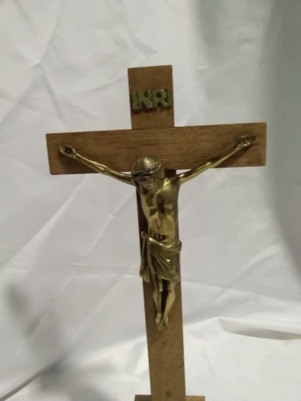 lot 048 crucifix - Image 2