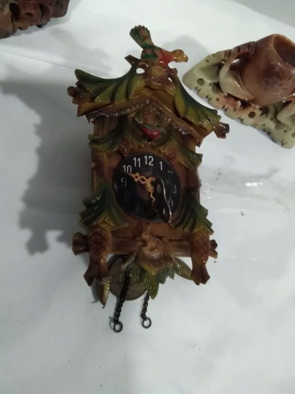 lot 067 wind up cuckoo clock with key, 2 chinese soapstone carvings - Image 6