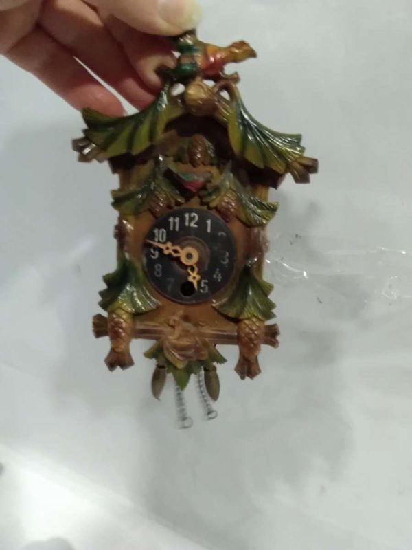 lot 067 wind up cuckoo clock with key, 2 chinese soapstone carvings - Image 4