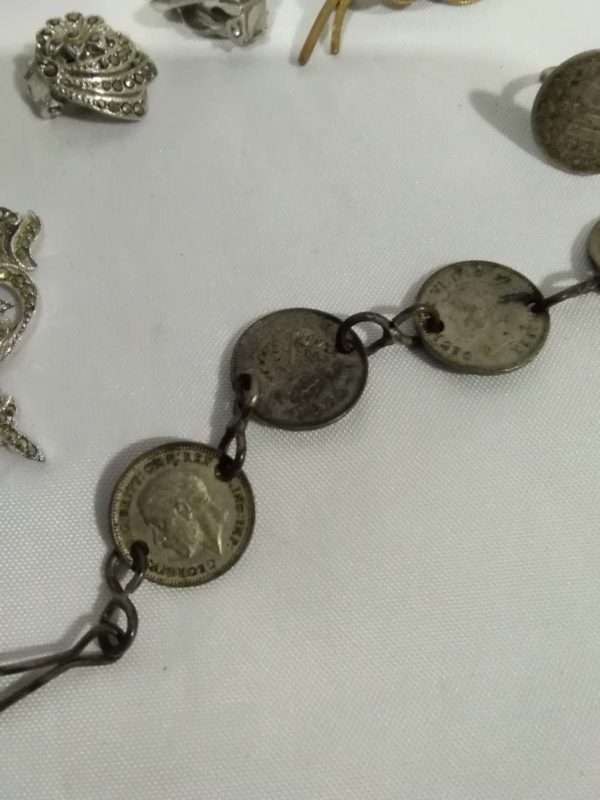 lot 069 chain of silver 1936 3 pence & 1915 coin 3 pence & metal trinket pot - Image 8