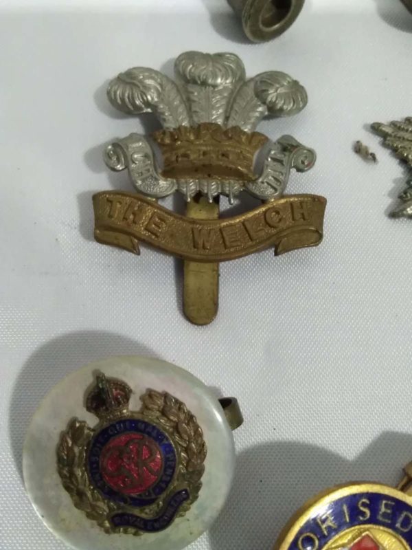 lot 070 military badges inc English, Welsh, Naafi regiment, 3x shells, - Image 6