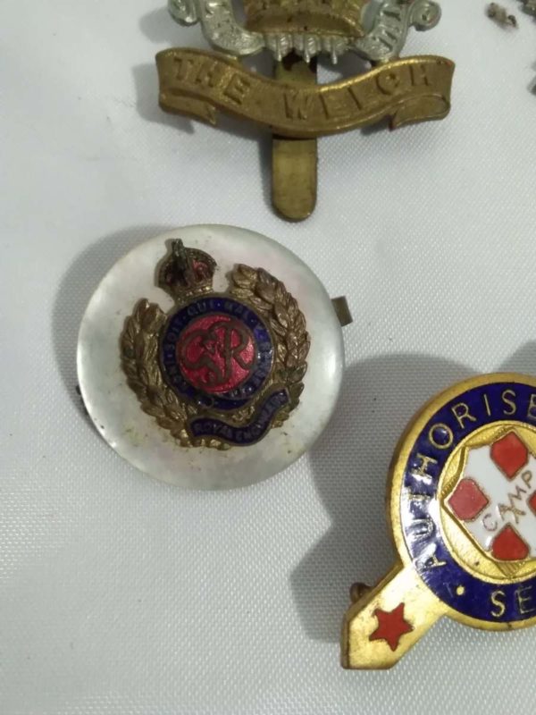 lot 070 military badges inc English, Welsh, Naafi regiment, 3x shells, - Image 5