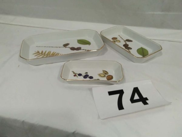 lot 074 Royal Worcester ” Wild Harvest” serving dishes - Image 2