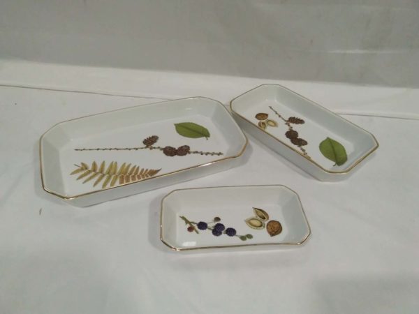 lot 074 Royal Worcester ” Wild Harvest” serving dishes