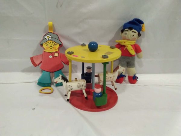 lot 080 1970’s wooden carousal, knitted Noddy, 1978 Fisher price toy,1980’s Noddy soft toy paly set - Image 15