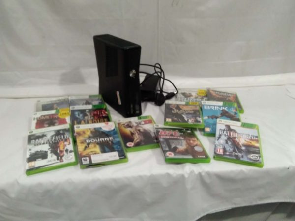 lot 082 Xbox 360, power lead & games