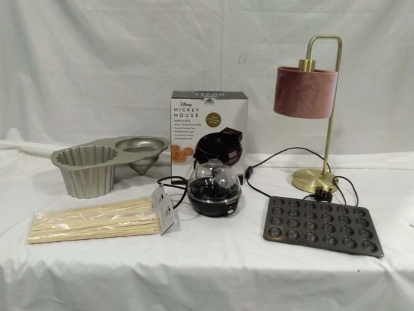 lot 085 Mickey Mouse Waffle maker ( sealed box),cupcake cake tin, egg cooker( as new), lamp - Image 10