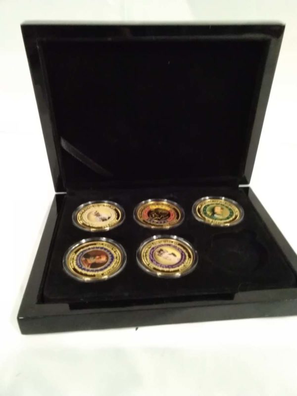 lot 092 5 Royal themed collectors coins