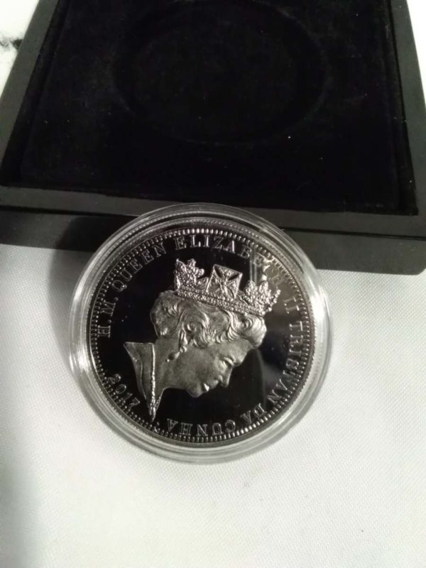 lot 093 The Royal Platinum wedding anniversary crown coin - Image 4