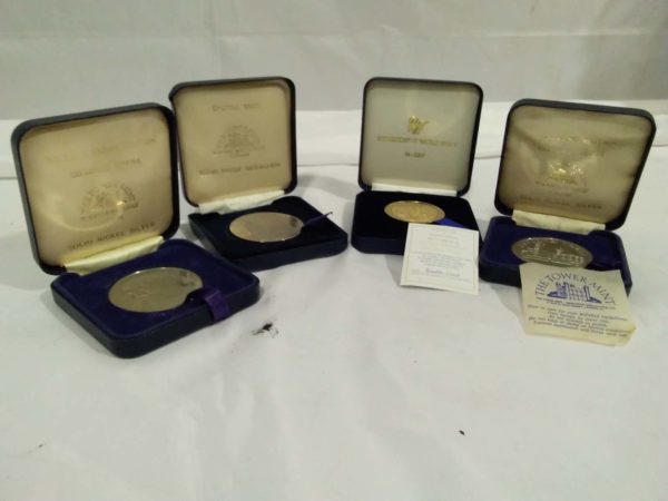 lot 094 4x collectable cased coins in Castell Coch - Image 2