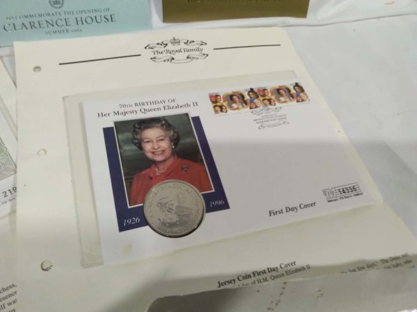 lot 101 royal themed collectable coins & stamps - Image 3