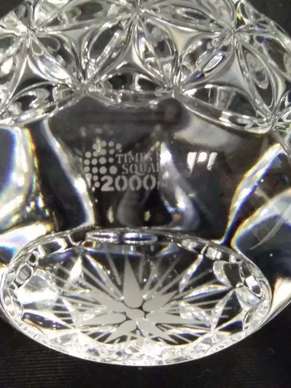 lot 107 Collectable Waterford Crystal Times Square paper weight - Image 3