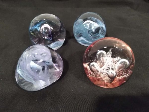 lot 109 4x glass paperweights – 3x Caithness 1x Royal Doulton - Image 9