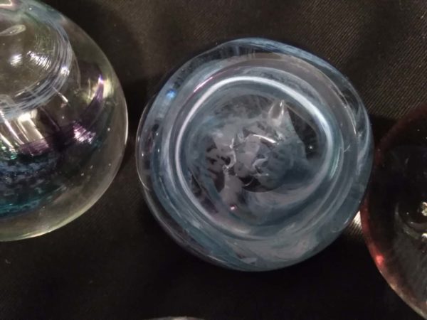 lot 109 4x glass paperweights – 3x Caithness 1x Royal Doulton - Image 5