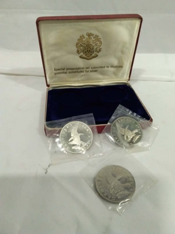 lot 114 1965 cased Gardiners Island coin set - Image 2